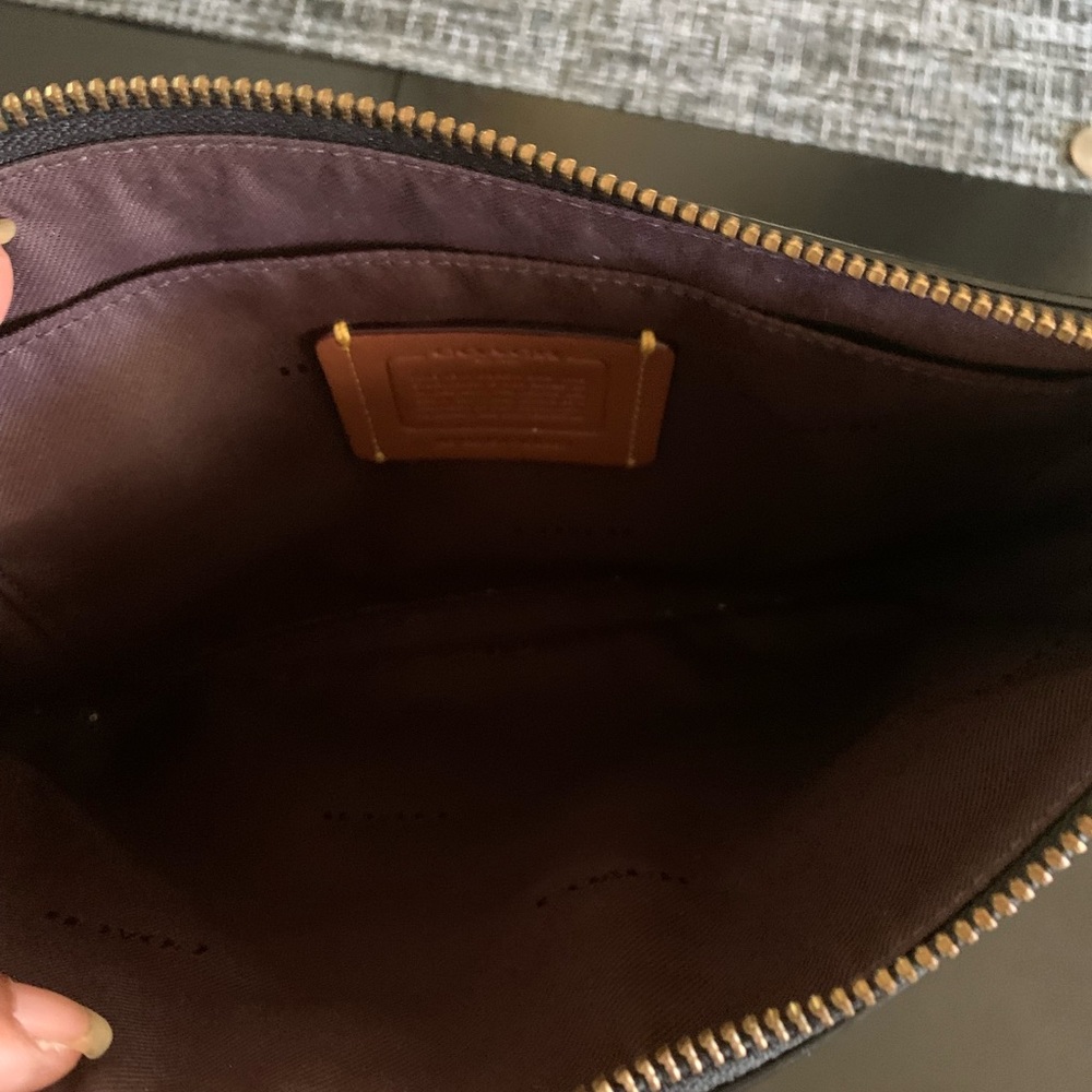 Coach leather penguin trumpet bag with iPod case Missing hanging tag and strap - Picture 4 of 11